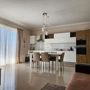 Riviera - Seafront - Wifi Apartament